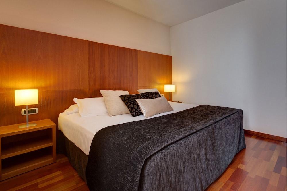 Hotell Acevi Villarroel 4*