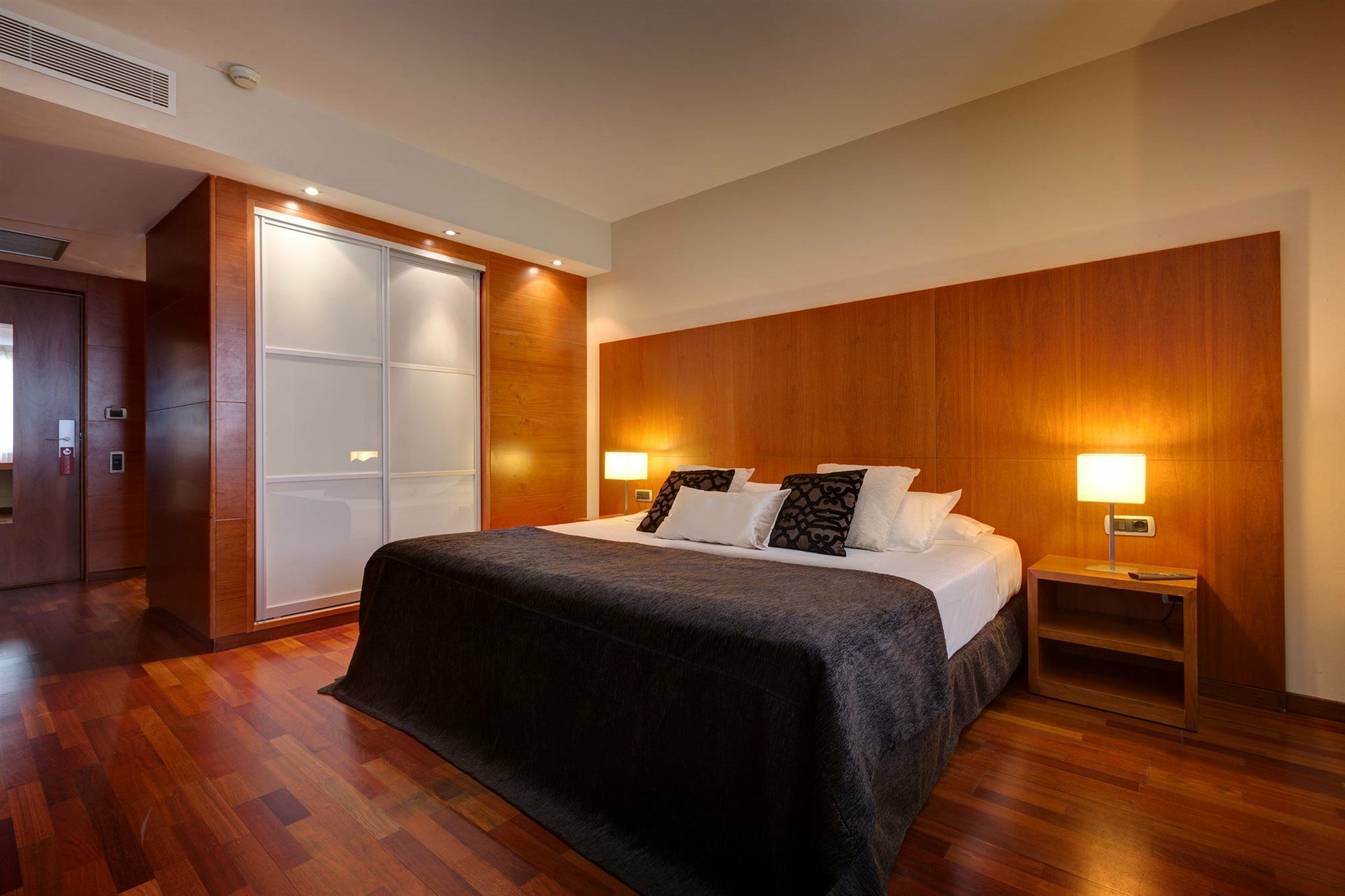 Acevi Villarroel Hotell